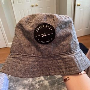 Quicksilver gray bucket hat